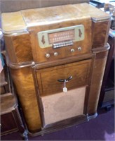 Floor Tube Radio with Turntable