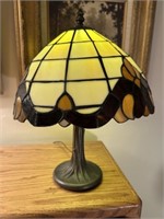 VINTAGE LEADED STAIND GLASS LAMP