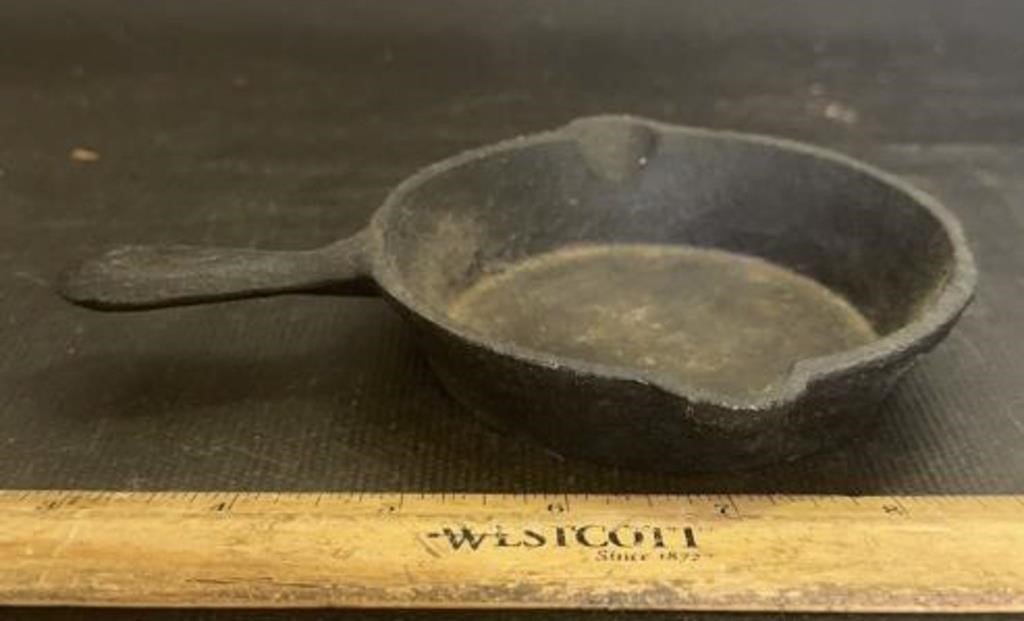 SMALL CAST IRON SKILLET