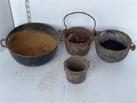 3 small cast kettles/pots