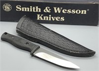 Smith and Wesson Hunting Knife w/Sheath