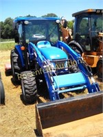 NH T2420 TRACTOR W/ LOADER