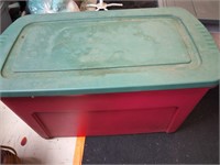 Empty Red tote with Green lid