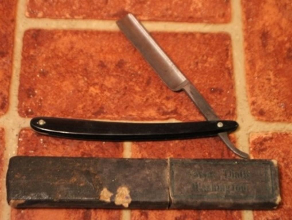Vintage straight blade razor & case