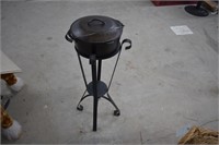 B- #10 CAST IRON DUCT OVEN WITH STAND