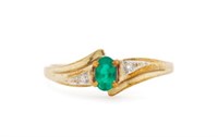Green gemstone and 9ct yellow gold ring