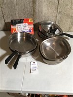 Lot of aluminum pans/skillets and handles