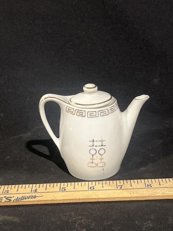 Tea pot