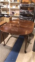 Harden cherry queen Anne dining table, 35 x 42 x