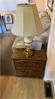 Side table w/lamp