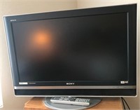 X - SONY 32" TV W/ REMOTE (M21)