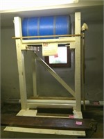 Gravity Flow Bottling Stand w/Feeder Barrel