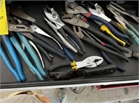 ASSORTED PLIERS (CONTENTS OF DRAWER 1)