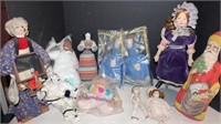 Tote with dozens of dolls - 4 Barbie and