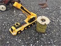 SMALL CATERPILLAR CRANE TOY W/ ROLL OF ROPE