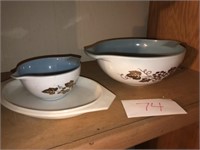 (2) Vintage Pyrex Bowls