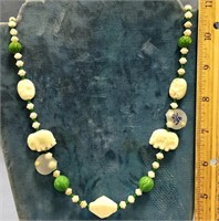 Necklace with elephants and green stone        (2)