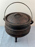 Large 11in Cast Iron Caldron with Handle and Lid
