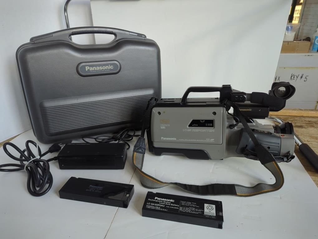 Panasonic VHS Movie Camera Camcorder AG-190 Pro