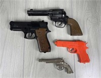 VINTAGE TOY GUNS CAP GUNS PET HURLEY LARAMI