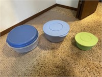 3 plastic bowls with lids