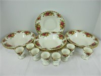 R.A. "OLD COUNTRY ROSES"  8 SOUP BOWLS & EGG CUP