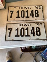 2 1962 Iowa license plates