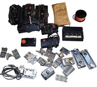 LOT OF VINTAGE LIONEL ELECTRICAL ACCESSORIES