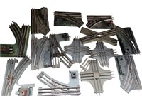 LOT OF LIONEL TRAIN TRACK COMPONENTS