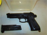 UHC Plastic Pellet Gun with Mag, and Box
