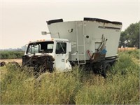 Feed Truck w/Knight Feeder - Burned - Scrap/Parts