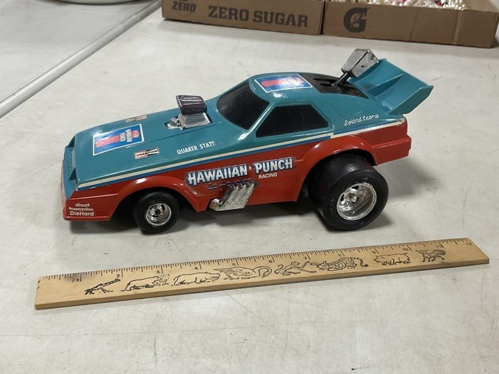 Vintage 1/24 Hawaiian Punch Battery Op Drag Car