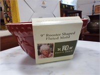 9" Rooster shaped fluted Mold by Paula Deen