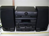 Pioneer Stereo w/Speakers - Only Radio Works