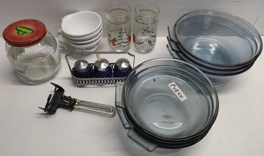 Kitchen Lot - Some Pyrex