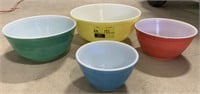 Vintage Pyrex 4 color nesting bowl set, some