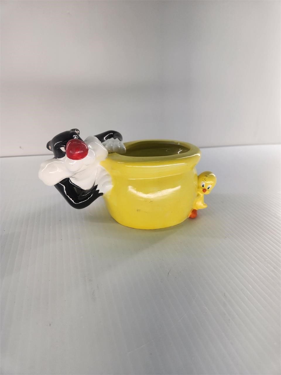 Sylvester and tweety planter