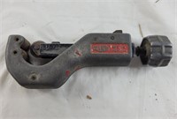 Reed pipe cutter