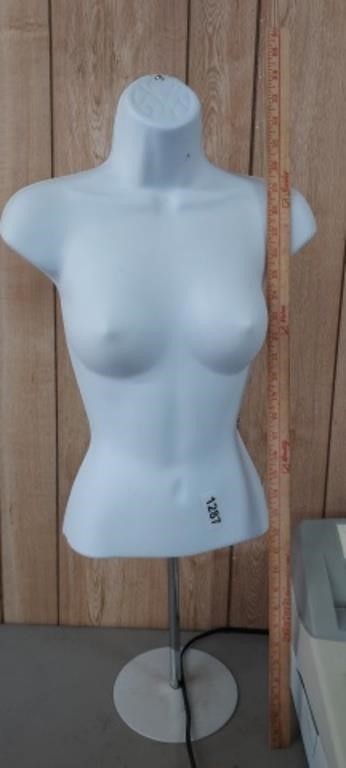 CLOTHING TORSO MANNEQUIN