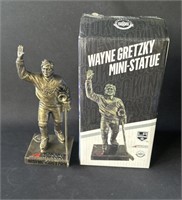 Wayne Gretzky, Kings mini statue in box