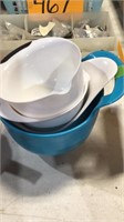 Measuring cups x 4