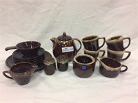 16 Hull ware pottery items