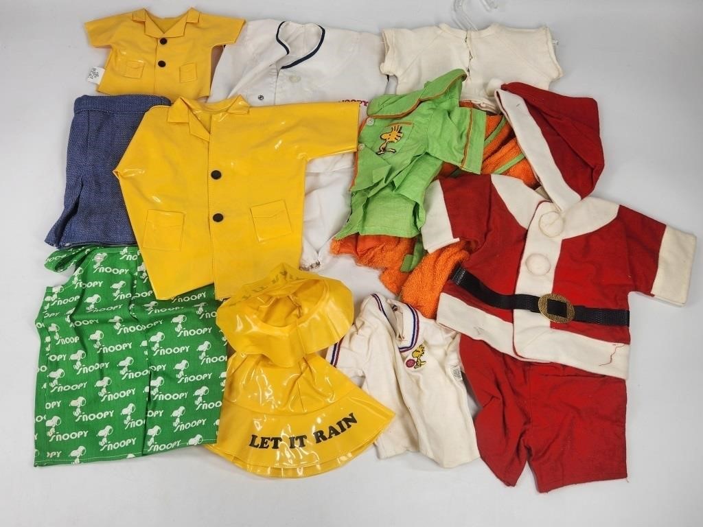 ASSORTED LOT OF VINTAGE SNOOPY CLOTHING