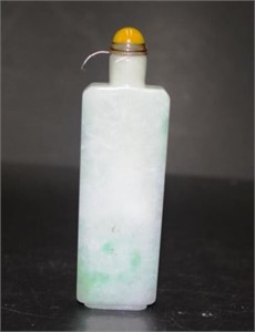 Good Chinese carved jade snuff bottle
