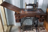 Vintage Elderage "B" Sewing Machine With Cabinet