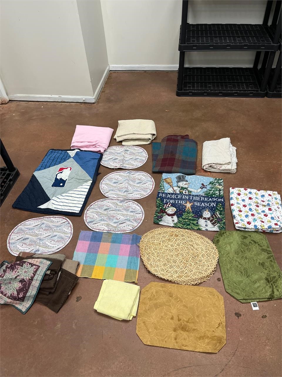 Lot of linens/place mats