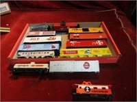 Ho scale train cars. w/advertising.