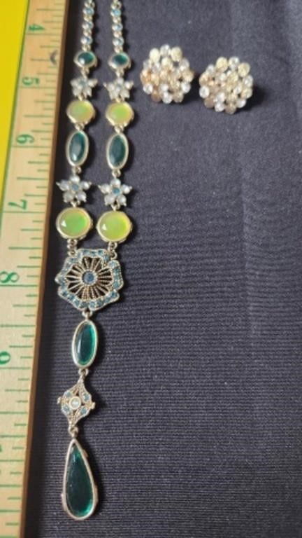 Vintage Crystal Collar Necklace w/ earrings.