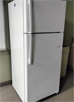 GE Refrigerator /Freezer               (O# 51)