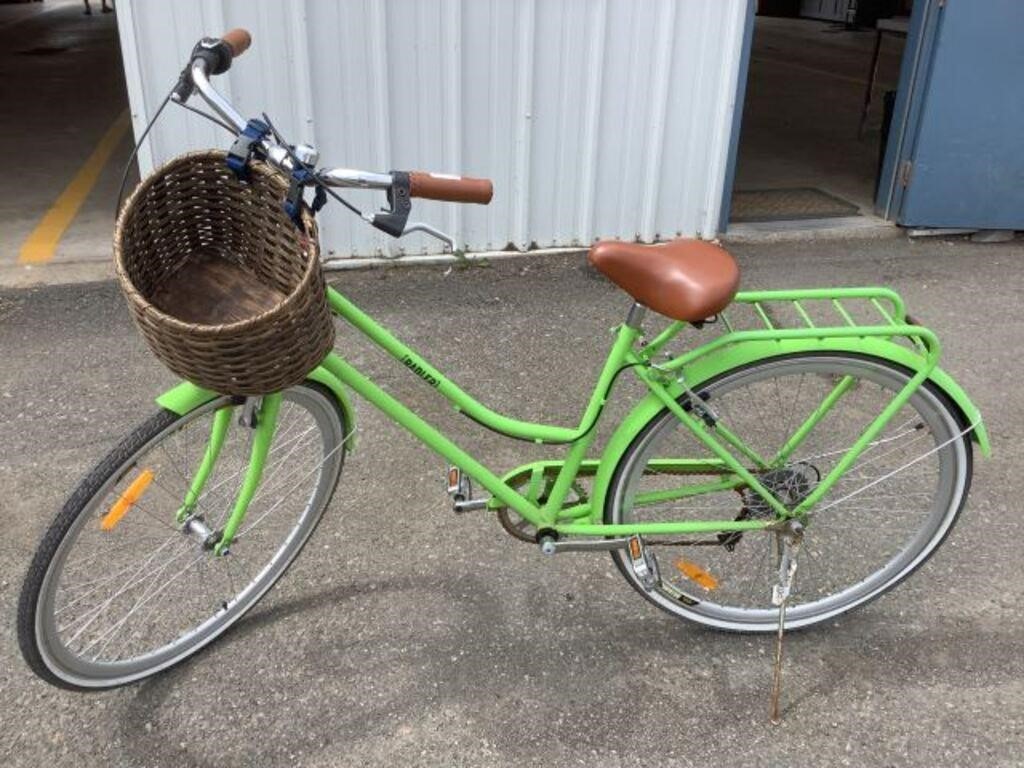 Women’s Radler 6 speed bike with basket